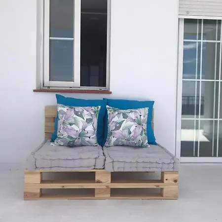 Sea & Village Penthouse Sea Views דירה